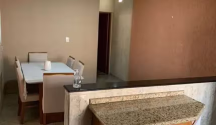 CASA TÉRREA COM 2 DORMITÓRIOS (1 SUITE COM AR CONDICIONADO), COZINHA PLANEJADA E 2 VAGAS DE GARAGEM