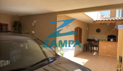 CASA TÉRREA COM 3 QUARTOS (1 SUITE MASTER), COZINHA PLANEJADA, 2 VAGAS, CHURRASQUEIRA E 2 QUINTAIS