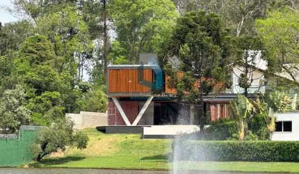 Casa a venda no Condomínio lago Azul