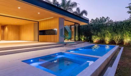 Descubra a Essência do Luxo no Condomínio Lago Azul – Imóvel exclusivo à Venda