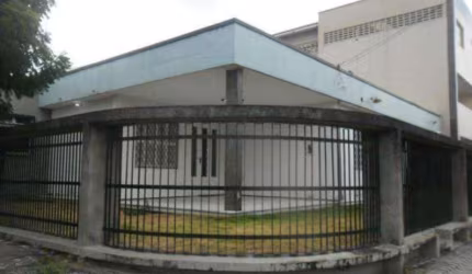 Casa para venda tem 298 metros quadrados com 5 quartos em Parquelandia- Fortaleza - Ceará