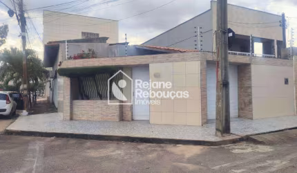 Casa de esquina com 315m² na Parquelândia - Fortaleza/CE