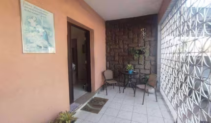 Casa para venda possui 200 metros quadrados com 3 quartos em Álvaro Weyne - Fortaleza - Ceará
