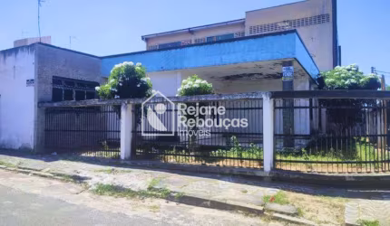 Casa plana de esquina a venda com 396m² e 4 quartos no Amadeu Furtado - Fortaleza/Ceará