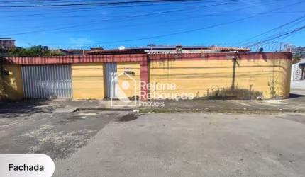 Casa de esquina com 479m² à venda na Parquelândia -  Fortaleza, Ceará.