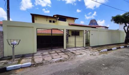 Casa para Venda em Lauro de Freitas, Vilas do Atlântico, 4 dormitórios, 1 suíte, 5 banheiros, 4 vagas