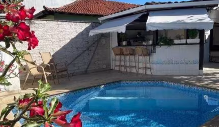 Casa linear vazia  à venda em Piratininga - Niterói- Rio de janeiro