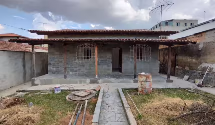 Casa com 3 quartos para alugar na Rua Ribeirão Preto, Piratininga (Venda Nova), Belo Horizonte por R$ 1.800