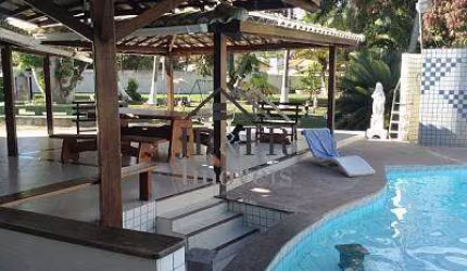 Sitio paradisíaco 7.000 m2 com 5 suítes, 2 quartos, piscina em Monte Gordo