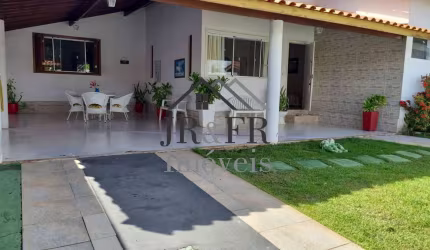LINDÍSSIMA CASA EM BARRA DE JACUIPE COM 7 SUÍTES, PISCINA E CHURRASQUEIRA.