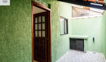 Vende-se sobrado em São Vicente por R$ 330.000,00