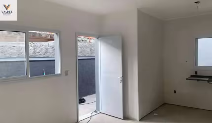 Vende-se Casa de 2 dormitórios/ Cidade São Pedro/ Santana de Parnaiba/ SP