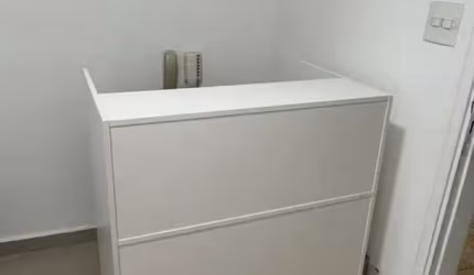 Aluga-se sala comercial no Gonzaga de 78,30 m² com portaria, banheiro e elevador