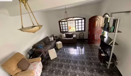 Vende-se sobrado de 3 dorm/ Vila Valença-SV por R$ 930.000