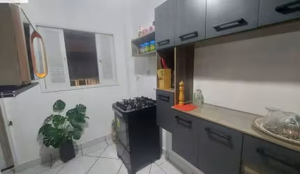 Aluga-se espaçoso apartamento de 2 dorm/sala/wc/quintal externo