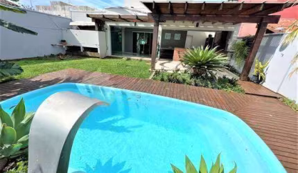 Sobrado à venda em Caraguatatuba, Pontal de Santa Marina, com 4 quartos, 269m²