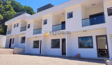 Sobrado à venda em Caraguatatuba, Balneário Copacabana, com 2 quartos, 85m²