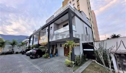 Triplex com 2 quartos, 135m², à venda em Caraguatatuba, Massaguaçu