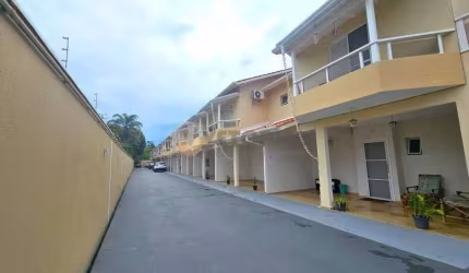 Sobrado com 2 quartos, 95m², à venda em Caraguatatuba, Praia das Palmeiras