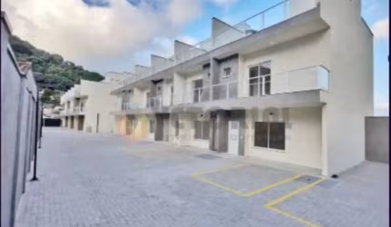 Sobrado com 2 quartos, 115m², à venda em Caraguatatuba, Centro