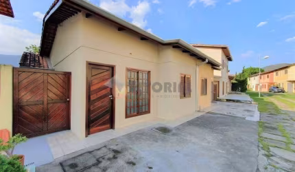Casa à venda em Caraguatatuba, Martim de Sá, com 2 quartos, 49m²