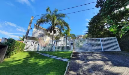 Sobrado em condomínio à venda em São Sebastião, Cigarras, com 2 quartos, 86m²