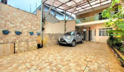 Sobrado à venda em Caraguatatuba, Massaguaçu, com 5 quartos, 180m²