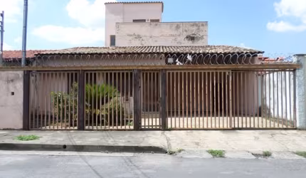 Excelente casa 4 quartos, 4 vagas, no Dona Clara!!!