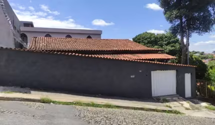Linda casa 3 Quartos, 2 Vagas, no Floramar!!!