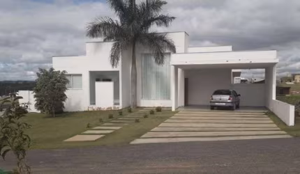 Casa de condomínio para venda possui 265 metros quadrados com 3 quartos