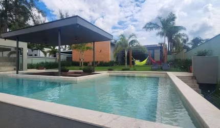 Casa para venda possui 457 metros quadrados com 4 quartos