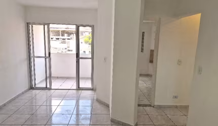 Apartamento aconchegante à venda com 72 m2 de área útil, 03 dormitórios, sala para dois ambientes, varanda, cozinha, área de serviço, 02 banheiros no total e 02 vagas de garagem.
