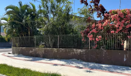 Casa Comercial de Esquina - Bucarein - Joinville - SC -R$650.000,00