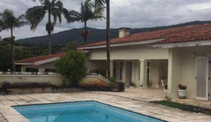 Linda casa em Atibaia, com 5 suítes,8 vagas de garagem
