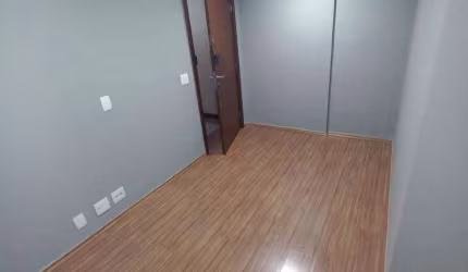 Bela sala comercial 50m2,ar.cond,uma vaga a 2 quadra do metrô Moema, restaurantes e bares na porta. SP