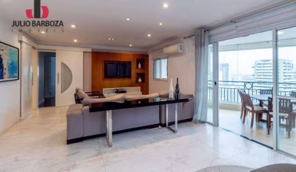 Apartamento em Moema, prédio semi novo, com 3 suítes, 155m², e 2 vagas de garagem