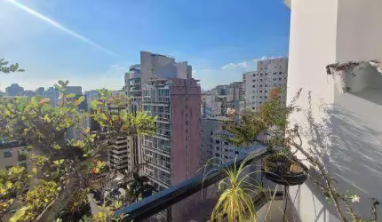 Apartamento com 90m², totalmente modernizado em Moema p