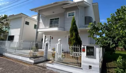 Casa 3 Quartos com 1 Suíte e 233m² - Pedra Branca