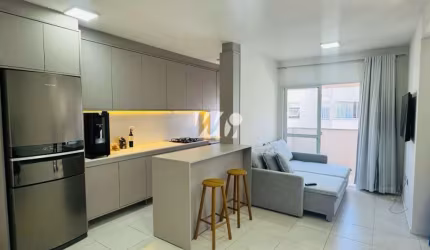 Apartamento com Piscina e 2 Quartos em Aririú