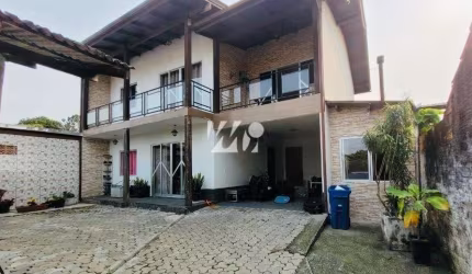 Casa de 3 Dormitórios no Caminho Novo Em Palhoça