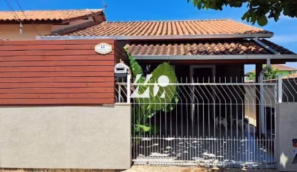 Casa com 2 Quartos e Piscina,  Barra do Aririú