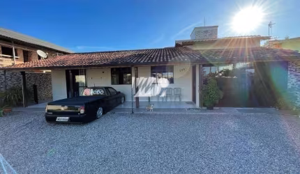 Casa na Barra do Aririú