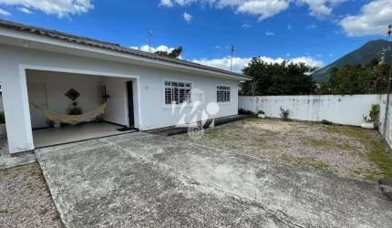 Casa com 3 Dormitórios Sendo 1 Suíte
