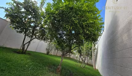 CASA EM CONDOMÍNIO COM 2 DORMITÓRIOS À VENDA , sendo 69 m² COM MAIS 100m2 DE QUINTAL