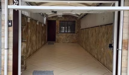 Sobrado à Venda no Tremembé, SP - 2 Dormitórios, 1 Banheiro e 2 Vagas
