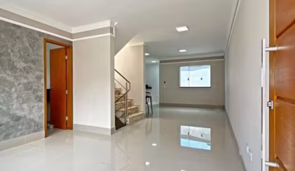 Sobrado de 3 Suítes, 130m², 5 Banheiros e Espaço Gourmet no Parque Vitória 
