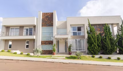 Casa Luxuosa em Condomínio Fechado