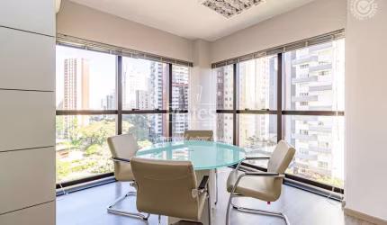 Trabalhe com vista para a Praça do Japão!