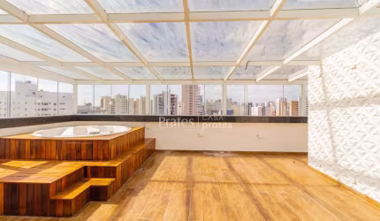 Luxuosa cobertura no Água Verde