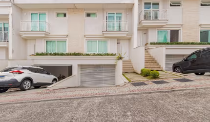 Sobrado Cond. Fechado proximo ao parque barigui 278 m²